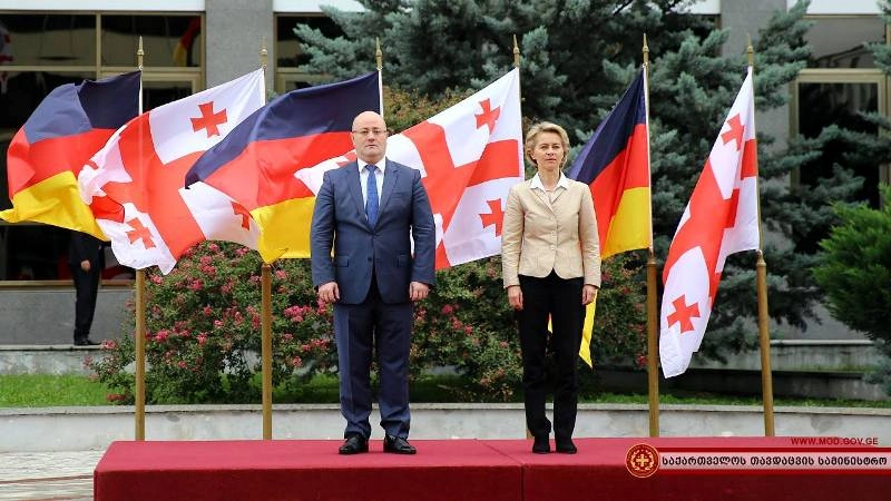  გერმანიის თავდაცვის მინისტრი საქართველოში პირველად ოფიციალური ვიზიტით იმყოფება