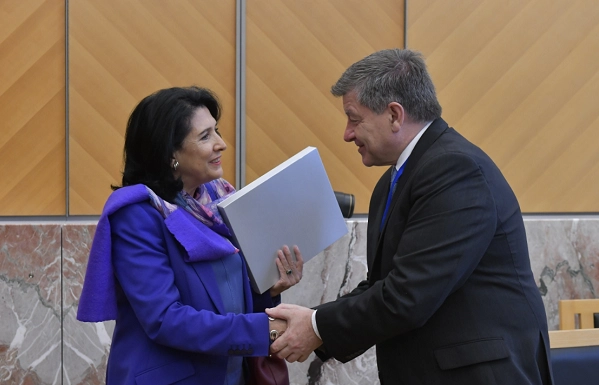 შრომის საერთაშორისო ორგანიზაციის საქართველოსთან რეგიონული თანამშრომლობა არ უნდა ხორციელდებოდეს მოსკოვის რეგიონული ოფისიდან - პრეზიდენტი
