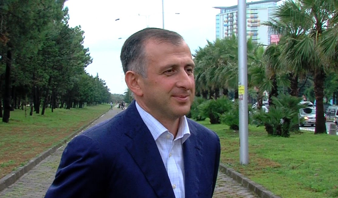 აჭარის მთავრობა გადაყენებულია – პრეზიდენტმა აჭარაში რწმუნებულად ზურა პატარაძე დანიშნა