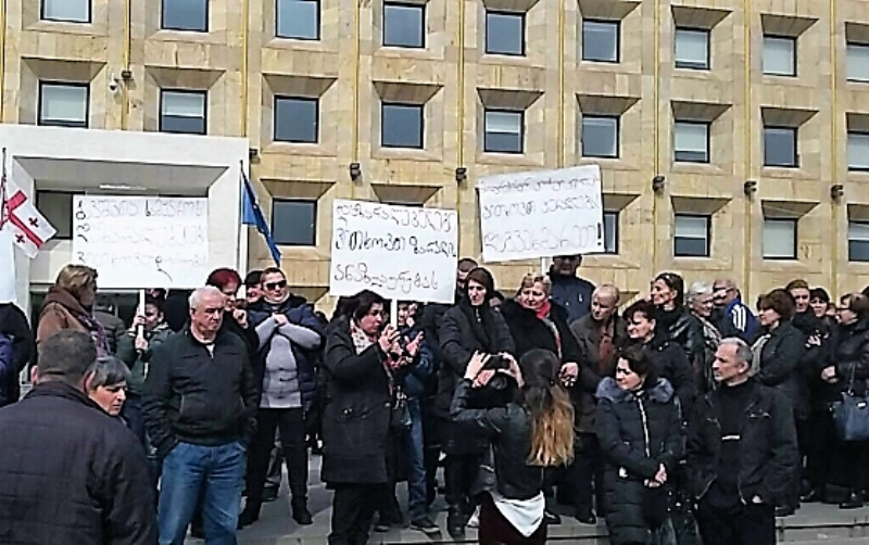  ხანძრის შედეგად დაზარალებულები ხვალ კანცელარიასთან კარავს გაშლიან