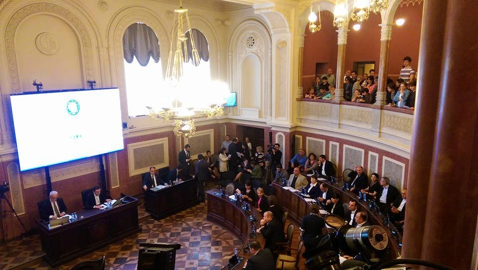  საკრებულოს 3 დეპუტატს უფლებამოსილება შეუწყდათ