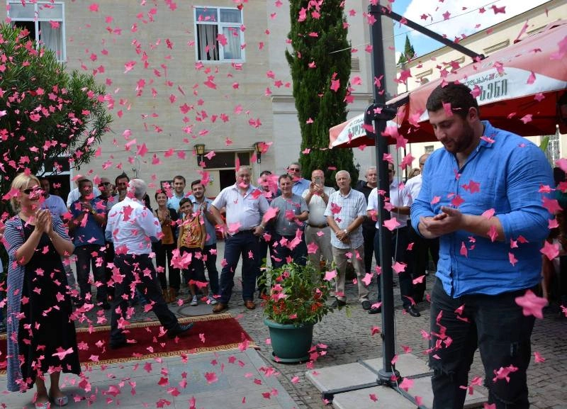 ქუთაისში ოლიმპიური ჩემპიონის ლაშა ტალახაძის ვარსკვლავი გაიხსნა