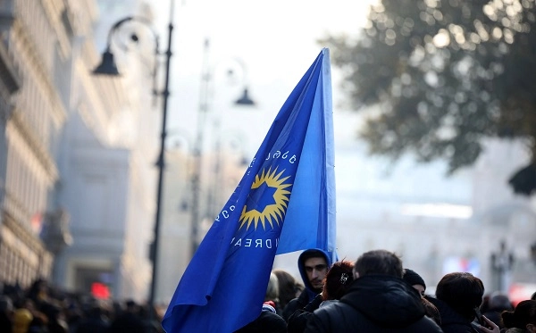 ბიძინა ივანიშვილმა და "ქართულმა ოცნებამ" ხალხს დაუბრუნეს თავისუფლება და დემოკრატია, რაც ქვეყნის წინსვლისა და განვითარების აუცილებელი პირობაა - "ქართული ოცნება"