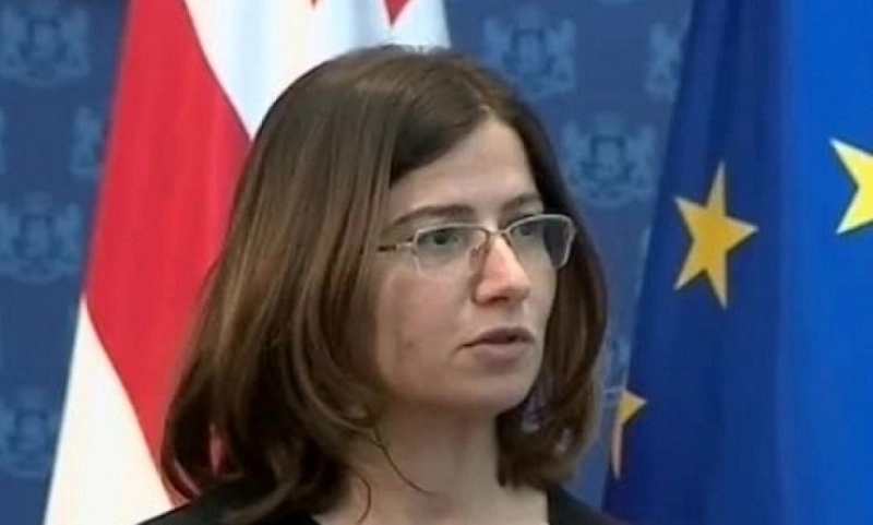  ყველაზე შესაფერისი, რაც შეიძლება ამ დროს დარბაზში გაჟღერებულიყო, არის საბჭოთა კავშირის ჰიმნი - ნადირაშვილი