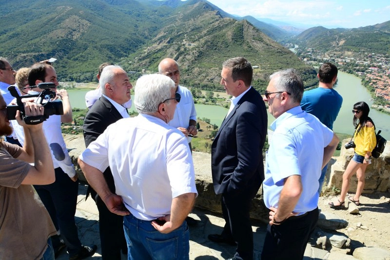 მიხეილ გიორგაძე მცხეთის ჯვრის მცირე ტაძრის სარეაბილიტაციო სამუშაოებს გაეცნო