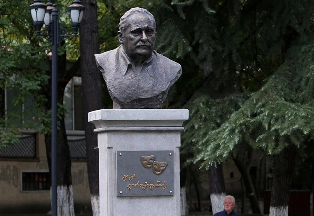 თბილისში გიგა ლორთქიფანიძის ბიუსტი გაიხსნა