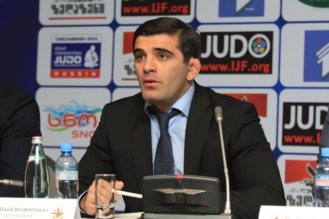 „თუ ვინმე არის დაბრუნებული 90-იან წლებში ეს მისი პრობლემაა“ - ქევხიშვილი ზვიადაურს პასუხობს