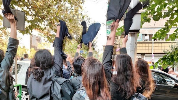 ირანში სკოლის მოსწავლეები საყოველთაო პროტესტს შეუერთდნენ