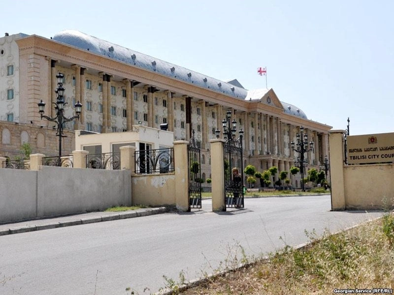 საქალაქო სასამართლოსთან დაკავებულები გაათავისუფლეს