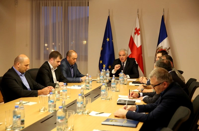 გიორგი მღებრიშვილმა ვიდეოხიდის მეშვეობით რეგიონების პოლიციის ხელმძღვანელებთან საგანგებო თათბირი გამართა
