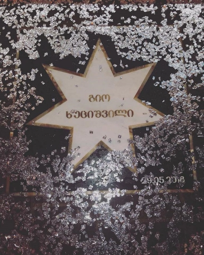 თბილისის საკონცერტო დარბაზის წინ გიო ხუციშვილის ვარსკვლავი გაიხსნა