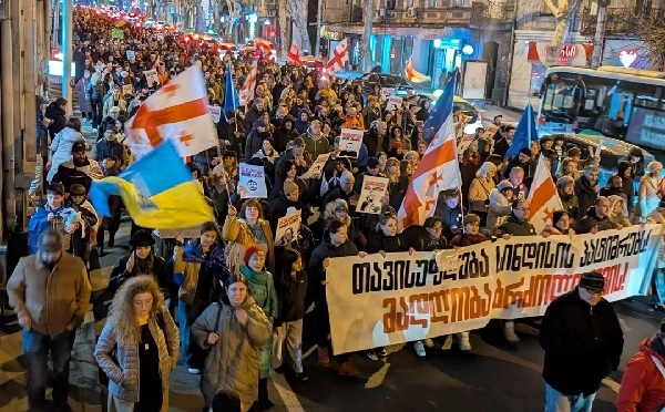  „თავისუფლება სინდისის პატიმრებს - მადლობა ბრძოლისთვის“ - ფილარმონიიდან პარლამენტისკენ მსვლელობა იმართება