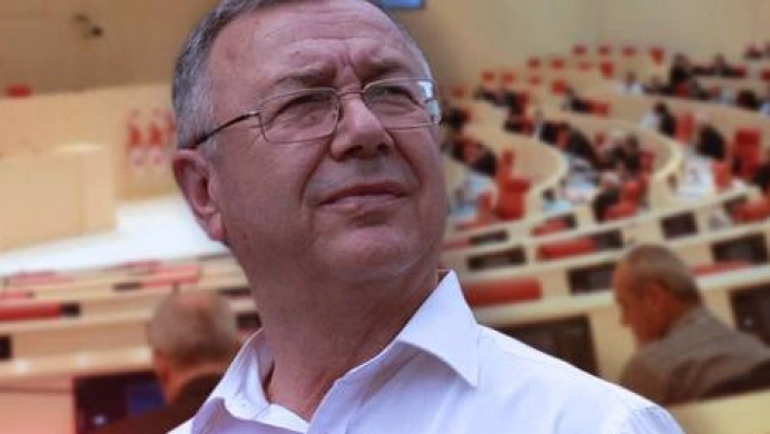 ომარ ნიშნიანიძე: პრეზიდენტი სხვის ჯიბეში არ უნდა იხედებოდეს