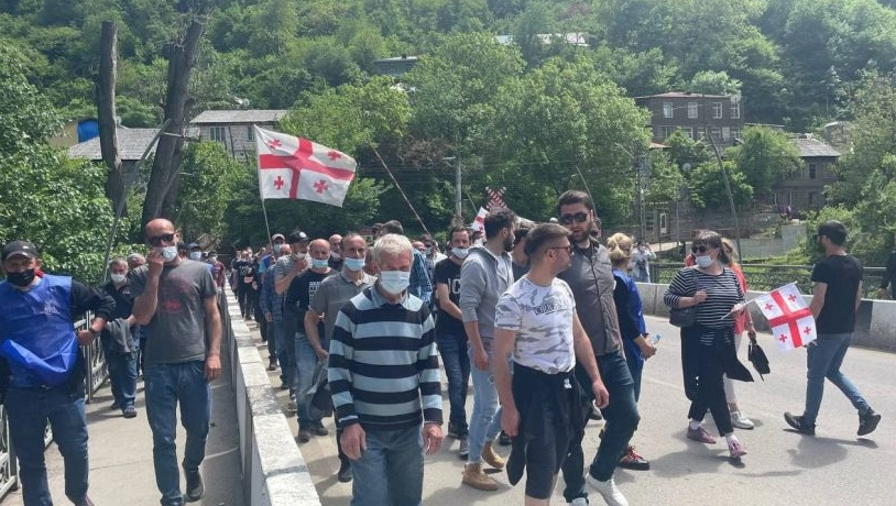 ბორჯომის გაფიცულმა თანამშრომლებმა საპროტესტო მსვლელობა გამართეს