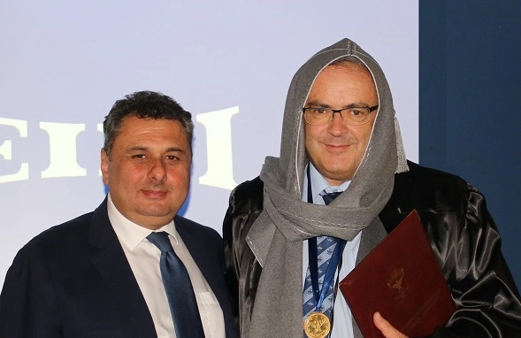 ტექნიკური უნივერსიტეტის საპატიო დოქტორის ხარისხი CERN-ის მეცნიერს, ტიციანო კამპორეზის მიენიჭა