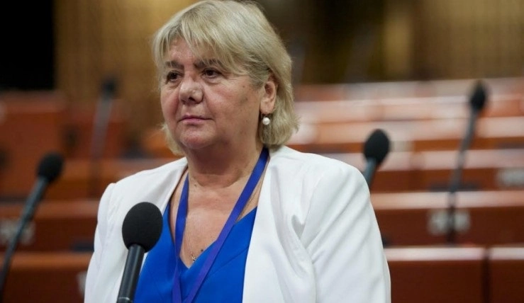 გუგული მაღრაძის თქმით, ია კერზაიას წინააღმდეგ ანონიმურ წერილს ეტყობა, რომ ზუგდიდელის დაწერილია 