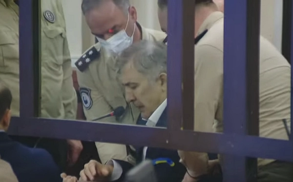 სასამართლო სხდომაზე მიხეილ სააკაშვილი შეუძლოდ გახდა