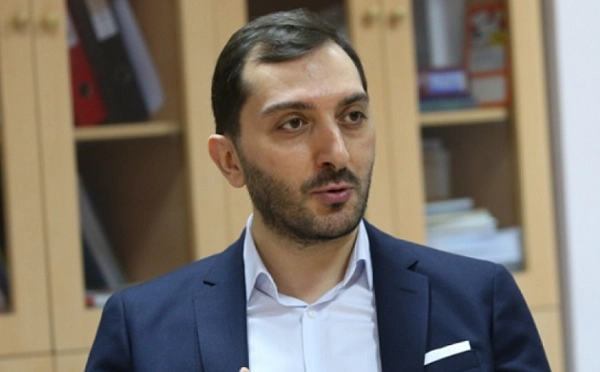 ყველა მოქალაქეს მობილურში უნდა ქონდეს აპლიკაცია, სადაც ავტომატურად იქნება მისი სტატუსი ასახული კოვიდ-დადებითია თუ არა - კულუმბეგოვი 