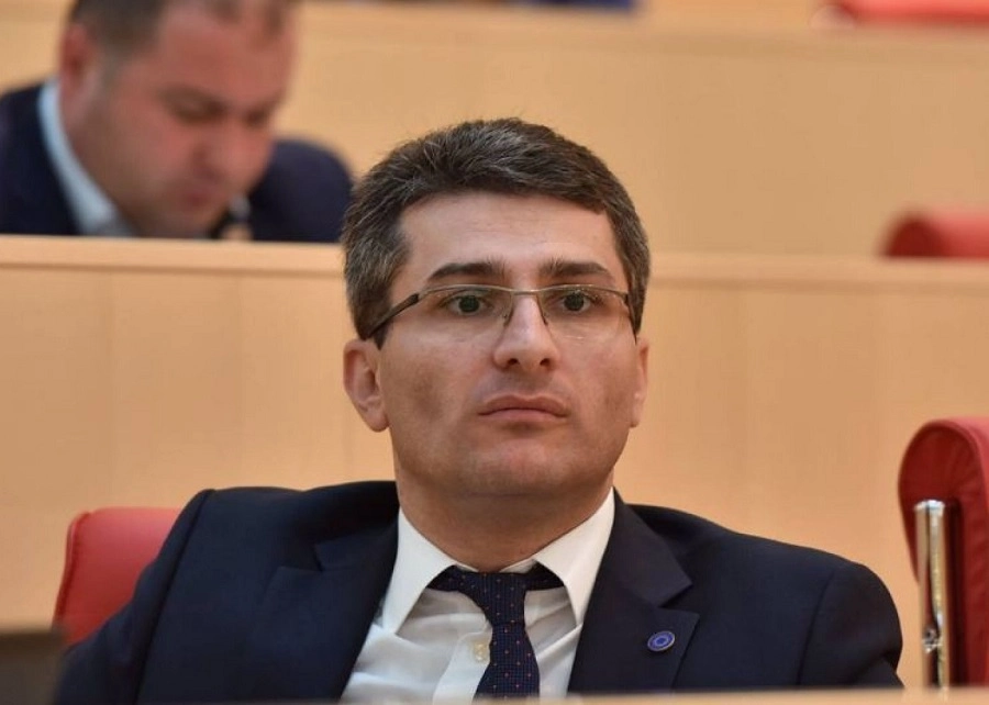 თავის დროზე, სააკაშვილმა ქუთაისში პარლამენტის გადატანის გადაწყვეტილება მის დასასუტებლად მიიღო - მამუკა ნადირაძე 