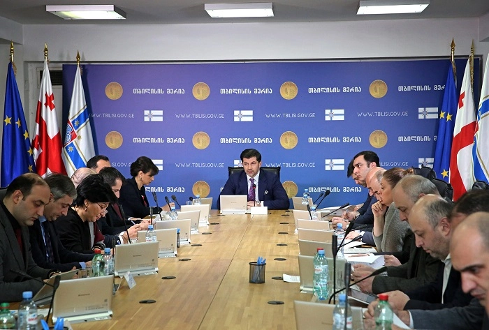 თბილისში ტრანზიტული მოძრაობის წესის დარღვევის გამო, შესაძლოა, ჯარიმა 500 ლარამდე გაიზარდოს
