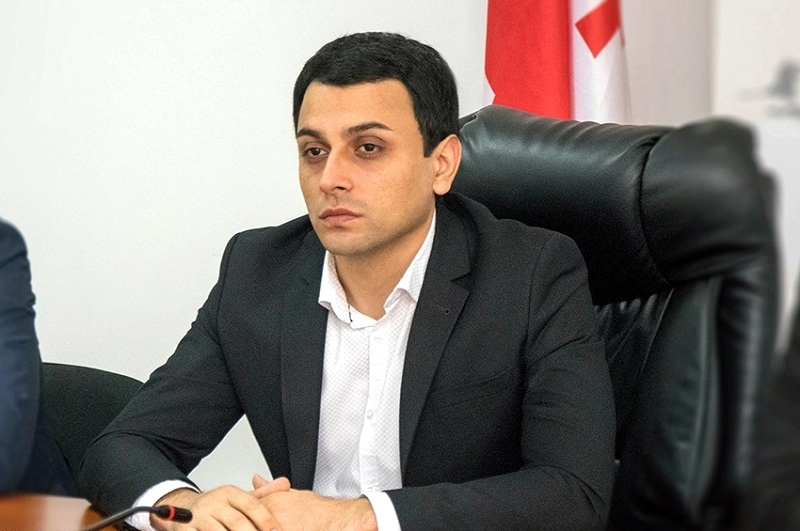 მარნეულის ყოფილი მერი, თემურ აბაზოვი გამოძიებას დროის გაჭიანურებაში ადანაშაულებს