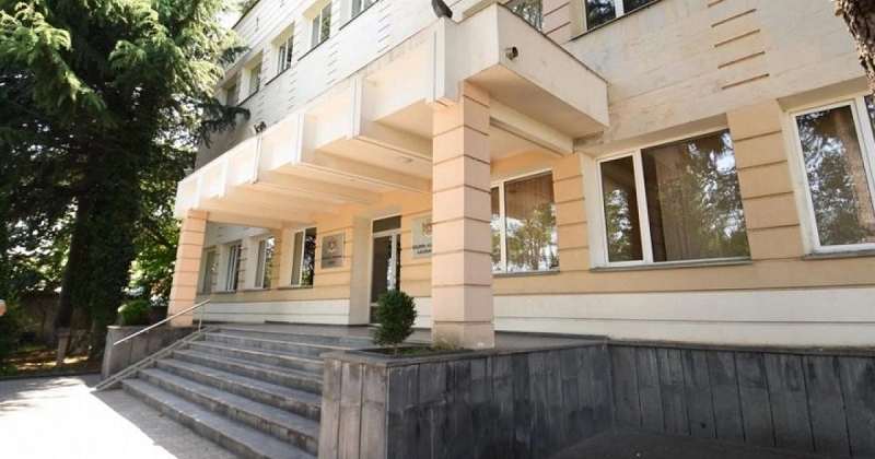 შაქარაშვილის საქმეზე დაკავებული 11 პირი სასამართლომ ისევ პატიმრობაში დატოვა