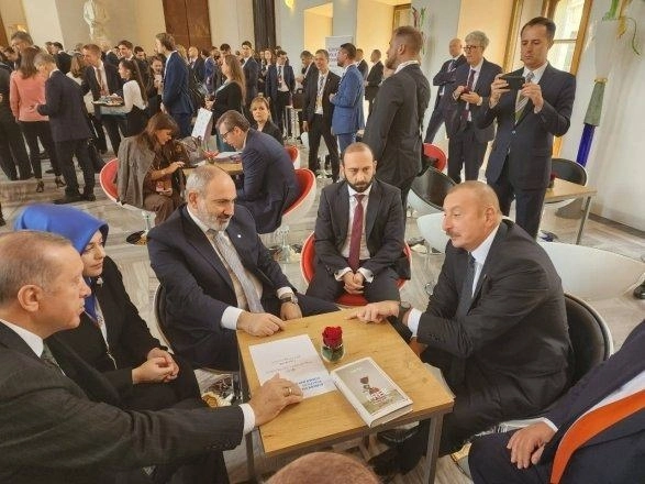 პრაღაში ნიკოლ ფაშინიანის, ილჰამ ალიევისა და რეჯეფ თაიფ ერდოღანის შეხვედრა შედგა
