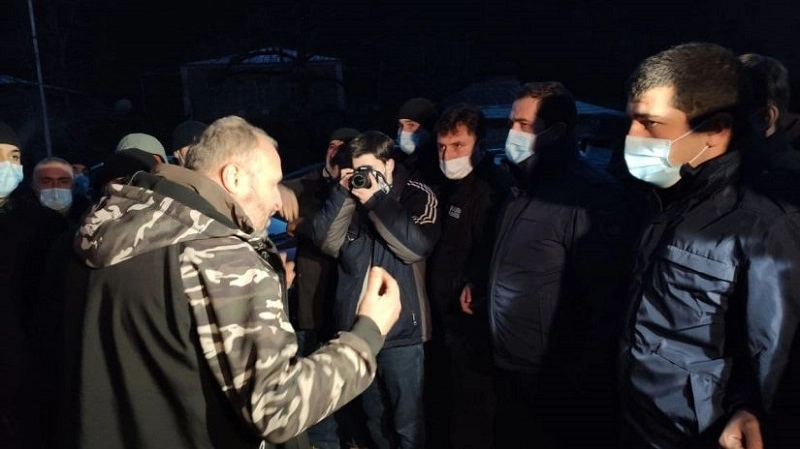 ნამახვანში პოლიციამ აქციის მონაწილე დააკავა და  საპროტესტო კარავი დაშალა