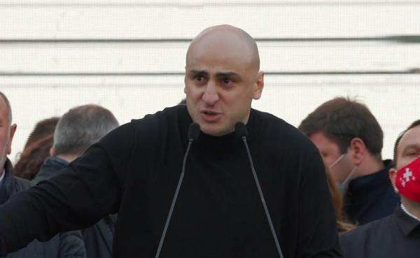 ნიკა მელია მმართველ პარტიას მოუწოდებს ოპოზიციონერ დეპუტატებს უფლებამოსილება დროულად შეუწყვიტონ