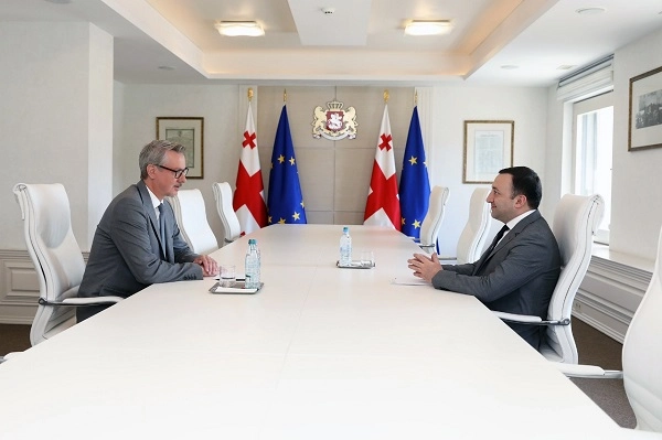 ირაკლი ღარიბაშვილი კარლ ჰარცელს გამოემშვიდობა