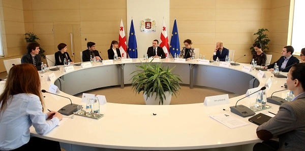 განათლების  ცენტრის მიერ დაფინანსებული ახალგაზრდების დასაქმება იწყება