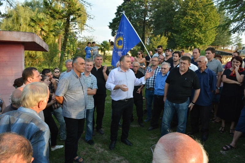 "ქართული ოცნებიდან" ქალაქ ზუგდიდის მაჟორიტარობის კანდიდატი მერაბ ქვარაია ძველი აბასთუმნისა და ხეცერის მოსახლეობას შეხვდა