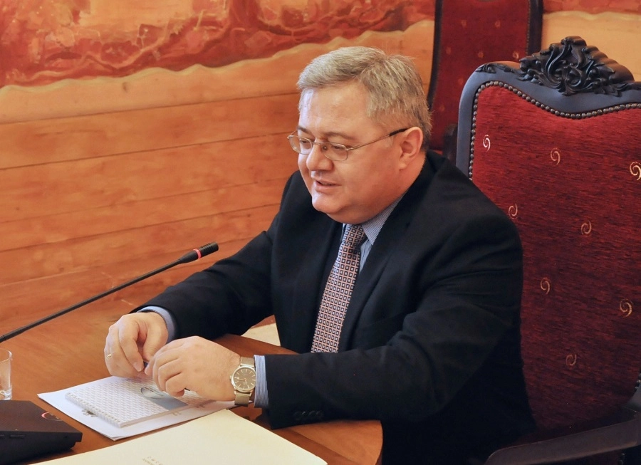 უსუფაშვილი საზოგადოებრივი მაუწყებლის სამეურვეო საბჭოს წევრობის-მეურვეობის კანდიდატის შესარჩევი საპარლამენტო საკონკურსო კომისიის შემადგენლობას შეხვდა
