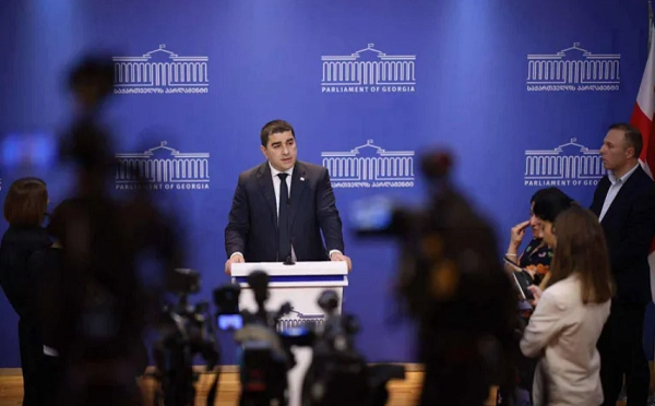  დიპლომატთა მისიაა, კედლების ნაცვლად ხიდები აშენონ, აღმოჩნდა, რომ ზოგიერთს ორივე შეძლებია, უბრალოდ, კედელს ქართველ ხალხს უშენებენ, ხიდს - ტერორისტებსა - შალვა პაპუაშვილი