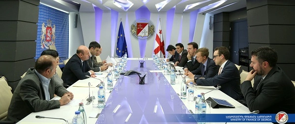 ფინანსთა მინისტრი ნოდარ ხადური ინვესტორებს შეხვდა 