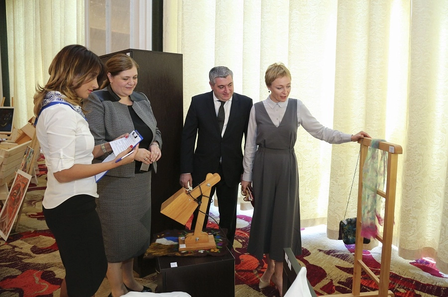 პირველმა ლედიმ მაკა ჩიჩუამ მსჯავრდებულთა ნამუშევრების გამოფენა-გაყიდვა დაათვალიერა