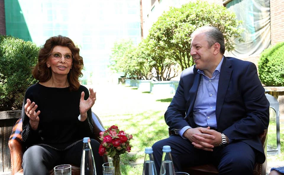 „მოხარული ვარ, რომ ჩვენს ქვეყანას მსოფლიო კინოს ლეგენდა სტუმრობს” - პრემიერ-მინისტრი