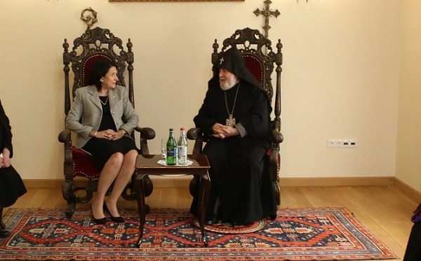 სომხეთის სამოციქულო ეკლესია აფხაზეთის ტერიტორიაზე არსებულ სომხურ სამრევლოებს აღიარებს სომხური ეკლესიის საქართველოს ეპარქიის დაქვემდებარებაში - გარეგინ II