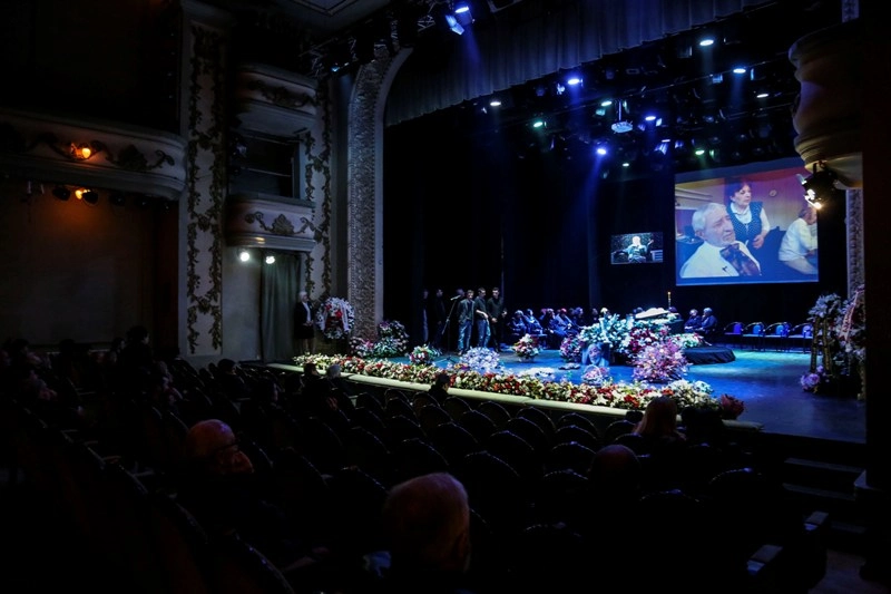 პრეზიდენტი გივი ბერიკაშვილის სამოქალაქო პანაშვიდს დაესწრო