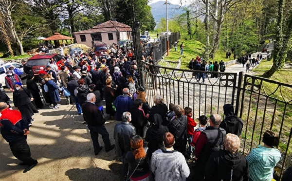 განკვეთილ ბერებს სალხინოს მონასტერი პოლიციის ძალით დაატოვებინეს, 5 მათგანი განყოფილებაშია გადაყვანილი 
