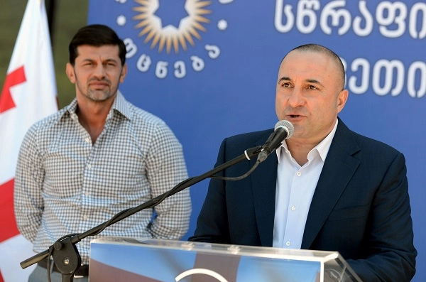 პრემიერმა წალკის მოსახლეობას მაჟორიტარი დეპუტატობის კანდიდატი კახა ოქრიაშვილი 
