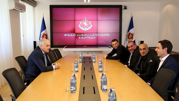 გიორგი მღებრიშვილი სამინისტროს თანამშრომლებს - მსოფლიოს და ევროპის ჩემპიონებს შეხვდა