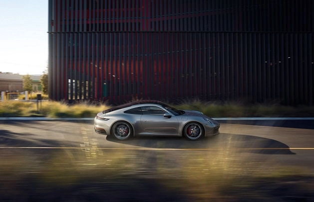 ახალი Porsche 911 - უფრო ძლიერი, უფრო სწრაფი და ციფრული!