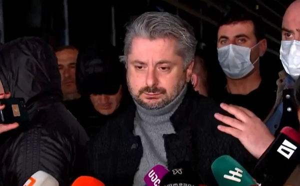 მიხეილ სააკაშვილი თანახმაა გორის ჰოსპიტალში გადაყვანაზე და შეწყვეტს შიმშილობას - ნიკა გვარამია 