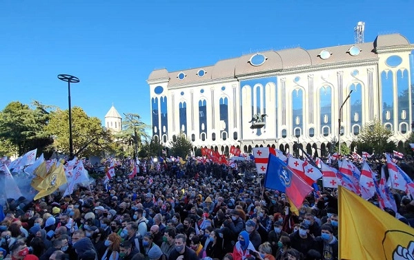 თამარ ჟვანიას გადადგომა, ხელახალი არჩევნები, პოლიტპატიმრების გათავისუფლება - ოპოზიციის მოთხოვნები ხელისუფლებას