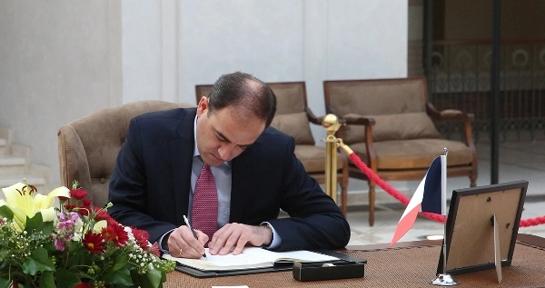 დავით ნარმანიამ საკრებულოში გახსნილ სამძიმრის წიგნში ჩანაწერი გააკეთა