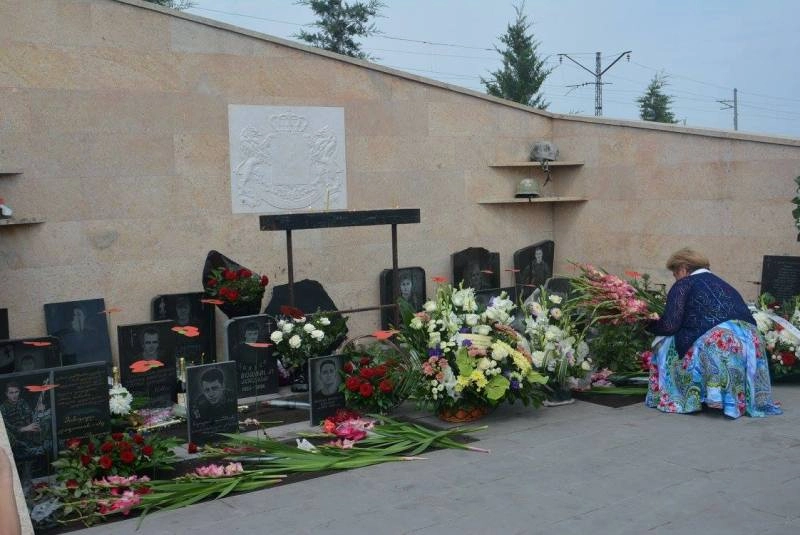დღეს, რუსული აგრესიის დროს დაღუპულ სამხედროებს პატივი მიაგეს