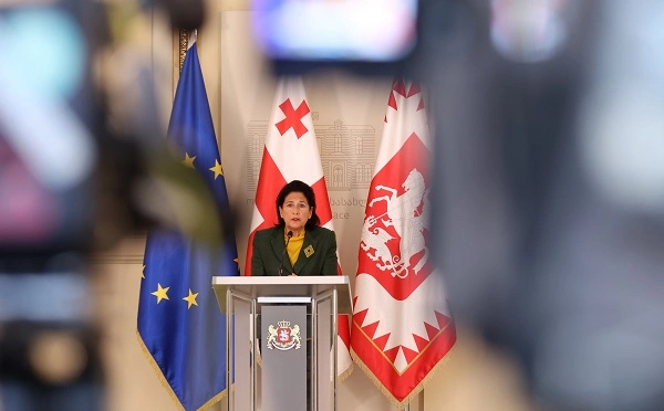 დავგმე ტერორიზმი, იმედი გამოვთქვი მძევლების უსაფრთხო გათავისუფლებისა და სწრაფი ჰუმანიტარული ქმედებების მიმართ - პრეზიდენტი ისრაელის ტრანსპორტისა და საგზაო უსაფრთხოების მინისტრს ტელეფონით ესაუბრა