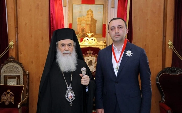  იერუსალიმის პატრიარქმა ირაკლი ღარიბაშვილი ქრისტეს ყოვლადწმინდა საფლავის რაინდის ორდენით დააჯილდოვა