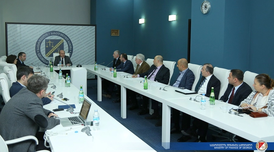 ფინანსთა მინისტრი ნოდარ ხადური მიკროსაფინანსო ასოციაციის წარმომადგენლებს შეხვდა